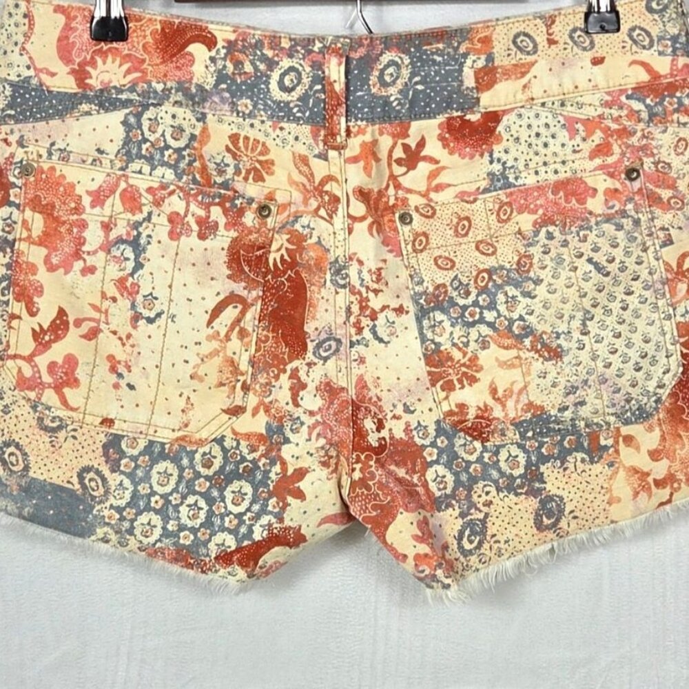Pilcro The Wanderer Boho Patchwork Denim Shorts Sz 30 Frayed Hem - Picture 4 of 8